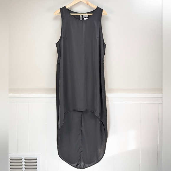 H&M Dresses & Skirts - NWT H&M Divided Sleeveless High Low Minimalist Black Shift Dress Size 12
